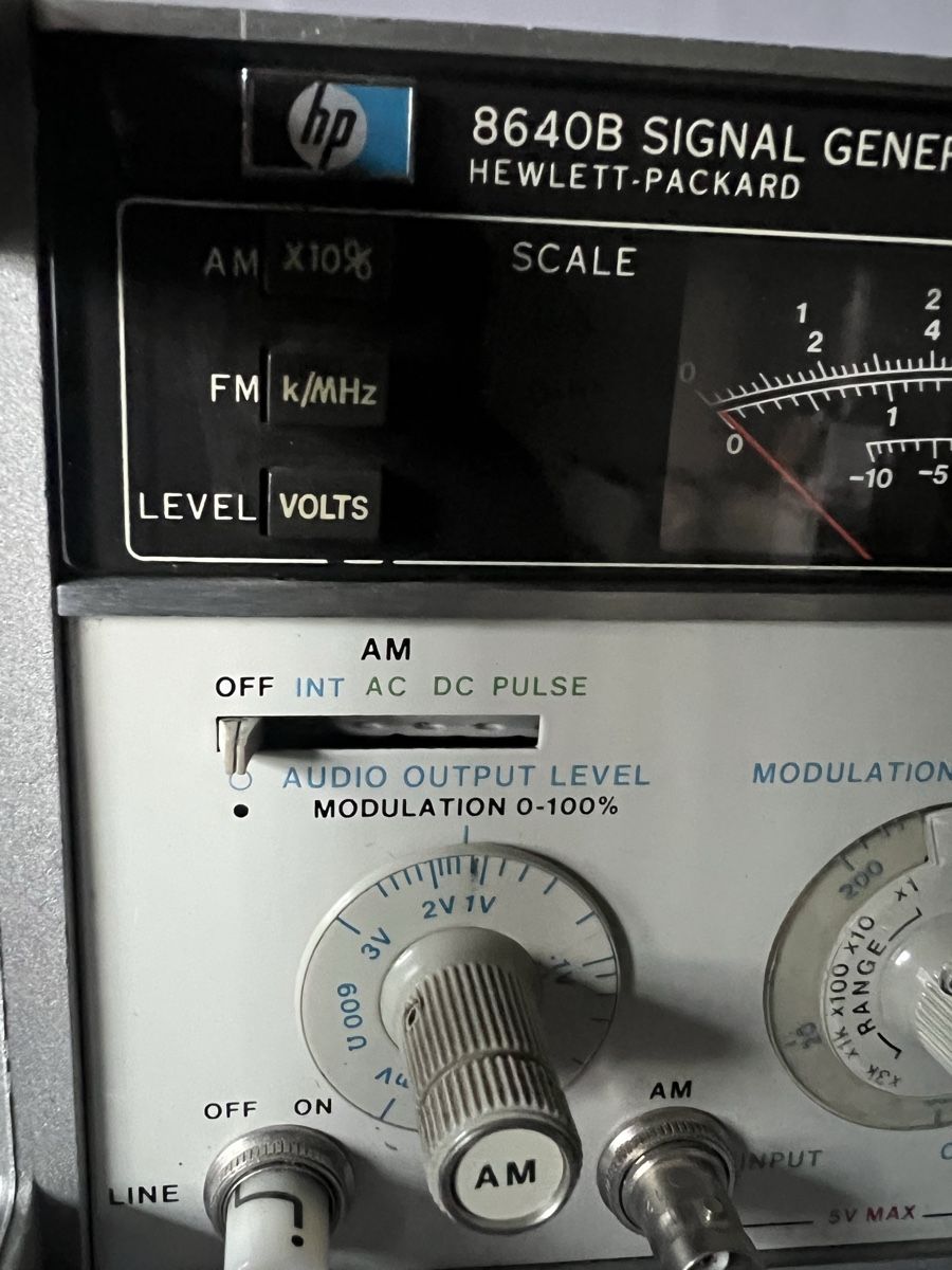 Hewlett Packard Messen: HP 8640B Signal Generator RF Messgerät Hewlett Packard top – Gebraucht aus Oberhofen Thun'see von SwissTreasure 2