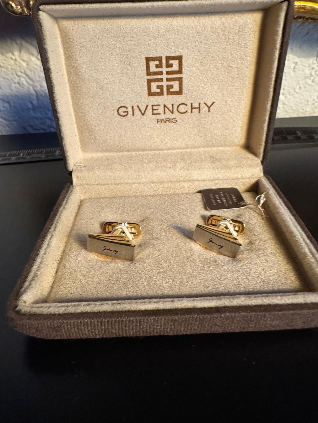 Givenchy Gemelli: Givenchy Manschettenknöpfe mit Box – neu – Nuovo e nell'imballaggio originale da Winterthur venduto da Dejv
