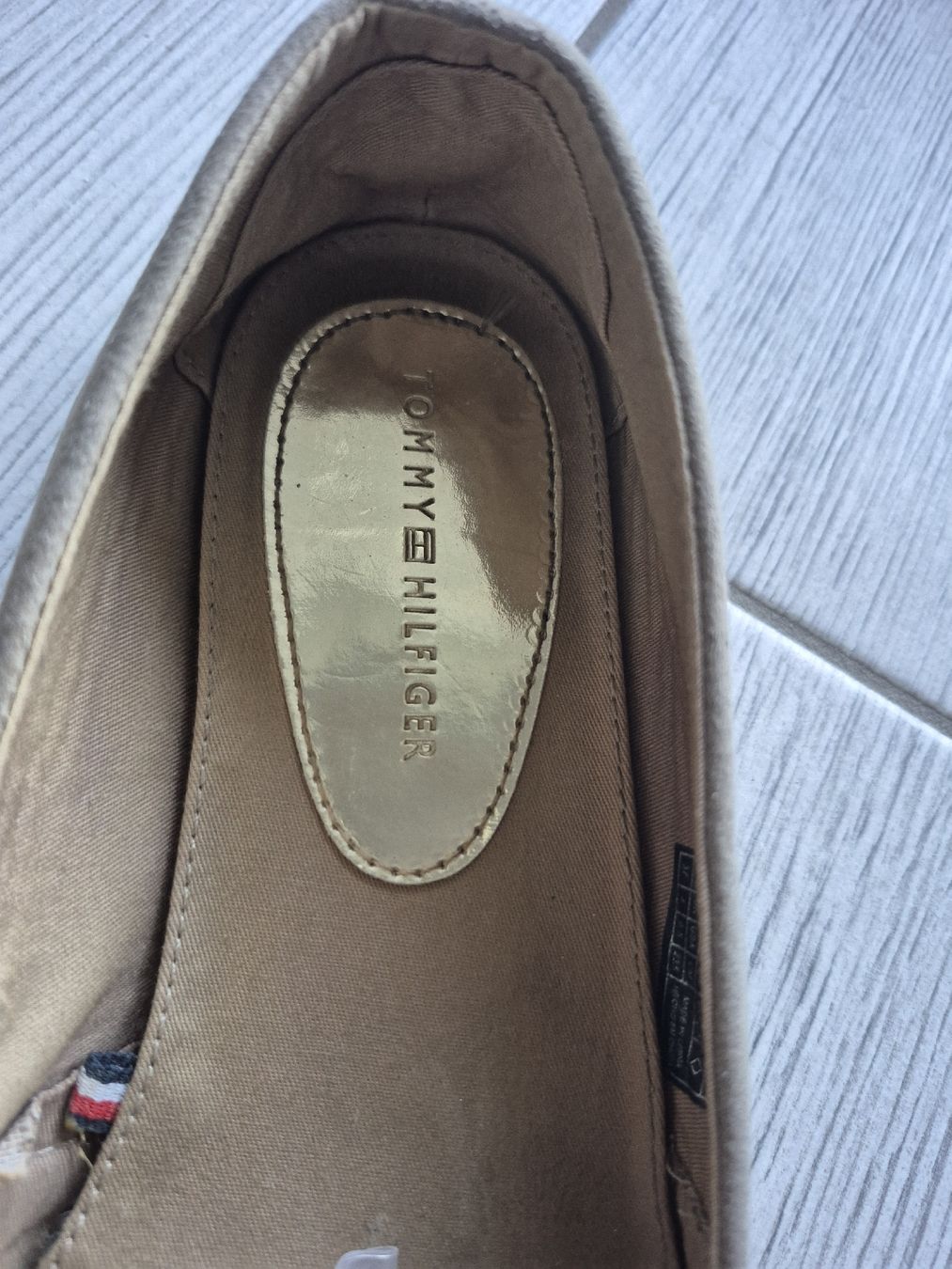 Tommy Hilfiger Scarpe da donna: Espadrilles Tommy Hilfiger, taille 37 bin état général – Usato da St-Pierre-Clages venduto da _RV 2