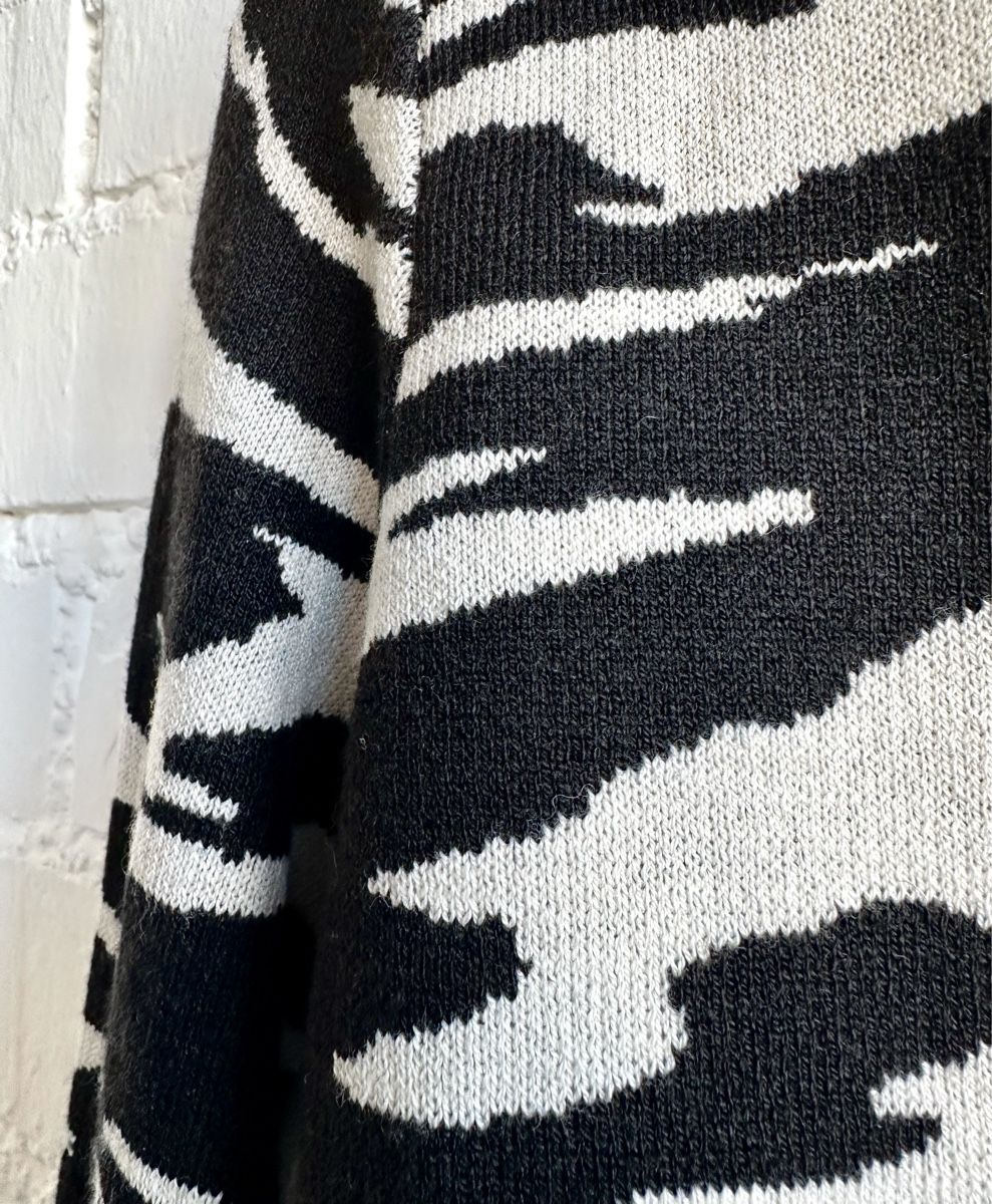 H&M Pullover & Sweatshirts: Cooler, schwarz-weiss gemusterter Crop-Pullover von H&M – Gebraucht aus Bern von Fraeuleinhonig 4