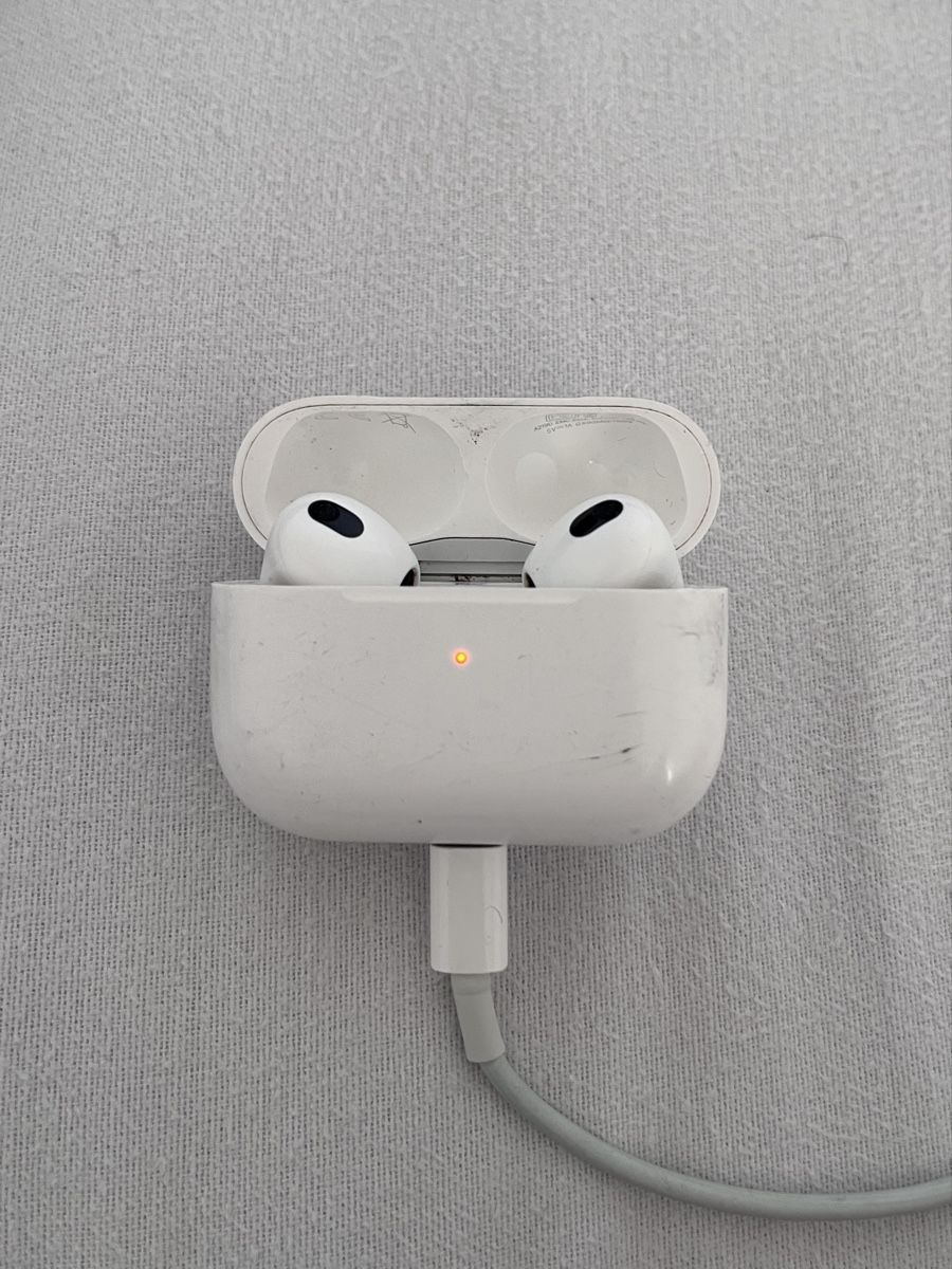 Cuffie: AirPods 3. Gen & Ladecase 2. Gen – Usato da Jegenstorf venduto da chrisch2ooo