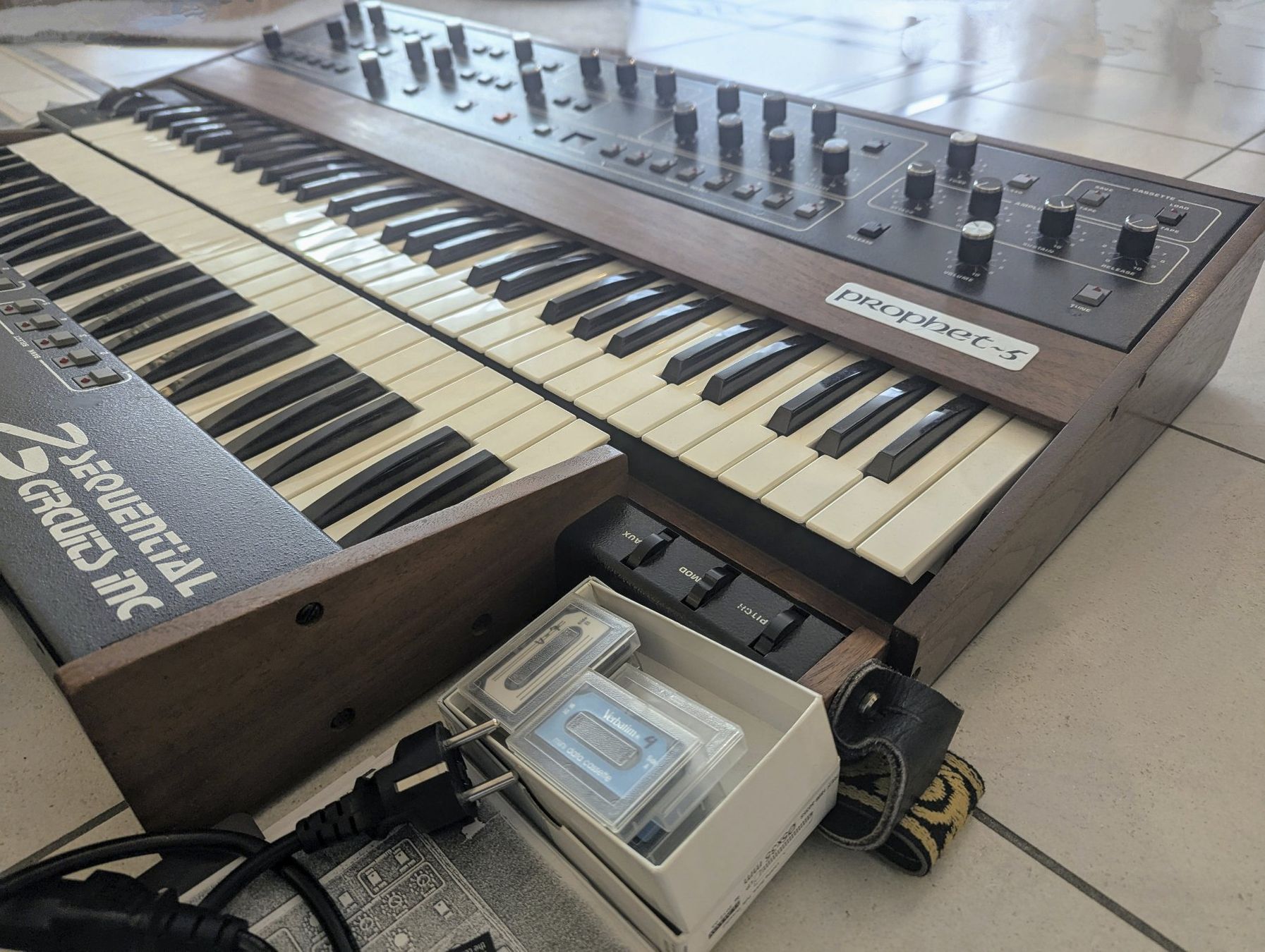 Sequential Strumenti musicali: Prophet 5 rev. 3.3 bundle mit Keytar und Extras – Usato da Uerikon venduto da dfraefel 1
