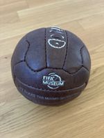 Kleiner Fussball vom FIFA Museum braun