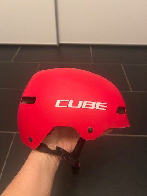 Cube Caschi: Kinder-Velohelm Cube – Usato da Niederlenz venduto da nad_7g5w