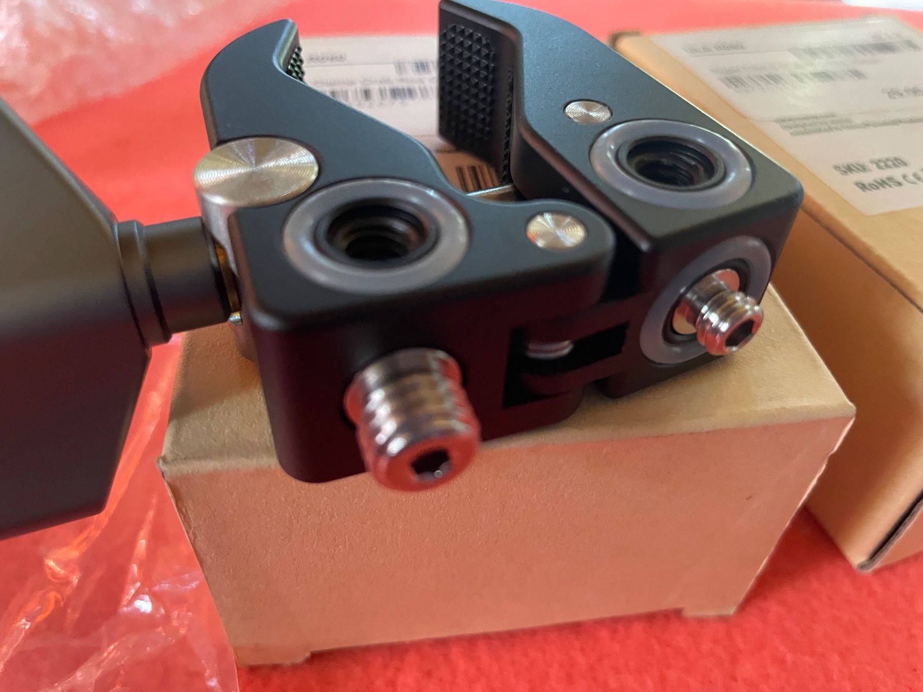 Supporti a parete: 2x Ulanzi Super Clamp Für Kamera oder  DSLR – Usato da Zürich venduto da Arcana_Fail 1