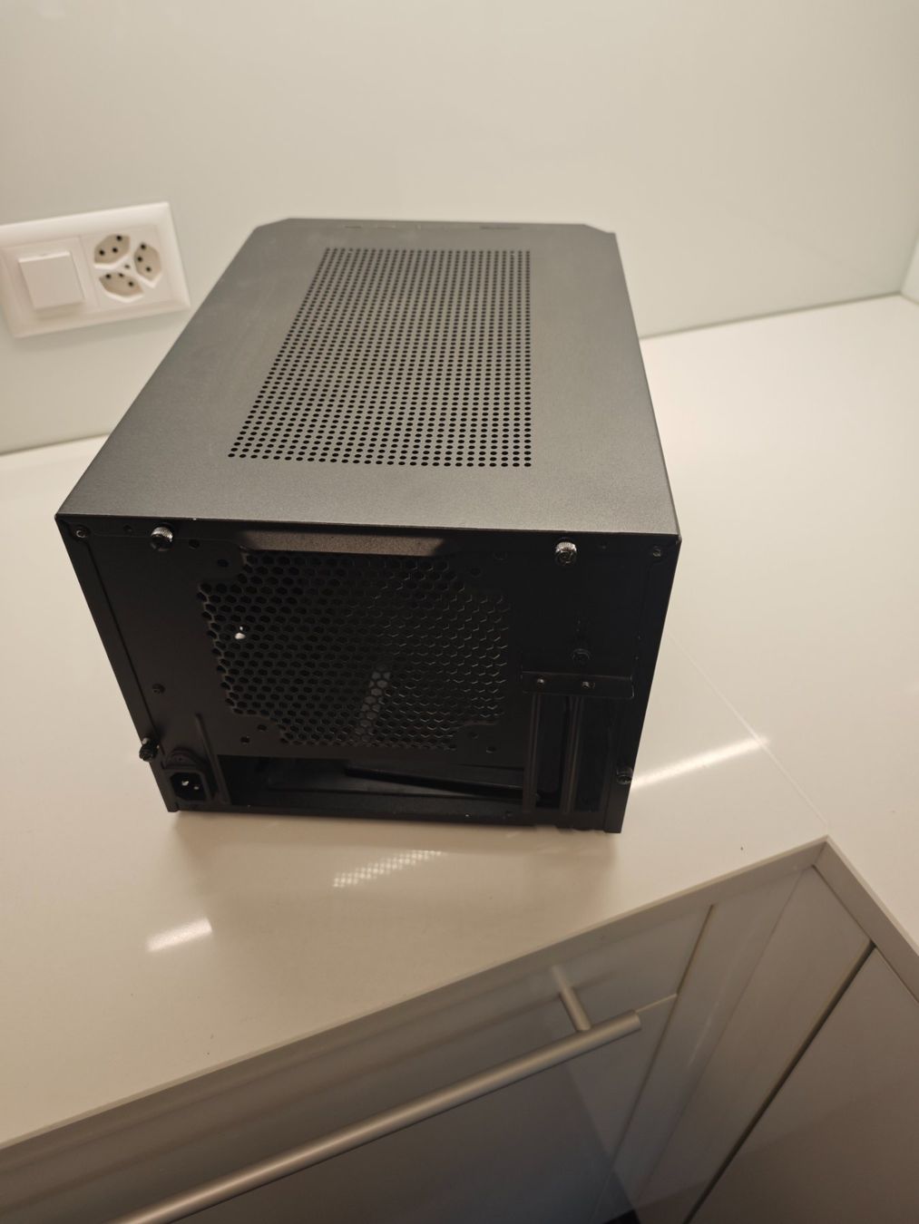 Fractal Custodie: Fractal Design Core 500 – Kompaktes Mini-ITX PC-Gehäuse – Usato da Zürich venduto da ACID_IV 1