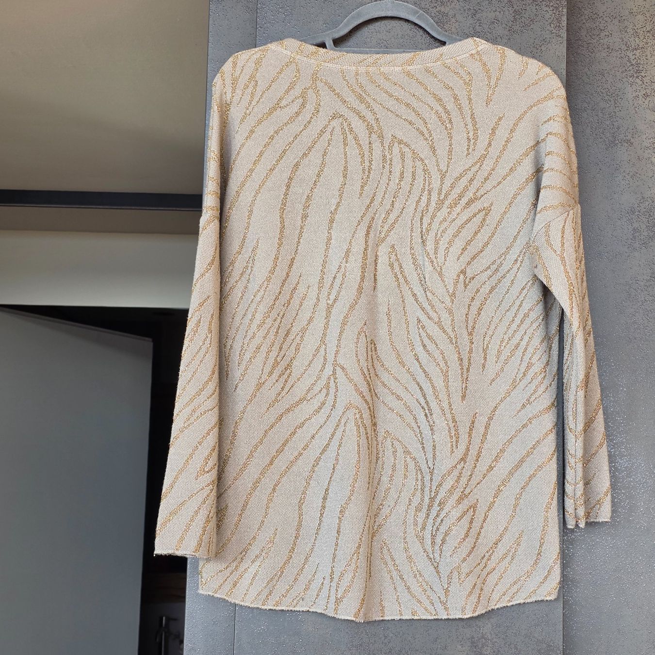 Maglioni & Felpe: 🐸 PULLOVER GOLD BEIGE SCHÖNES MUSTER – Nuovo (secondo la descrizione) da Môtier (Vully) venduto da Frogs 2