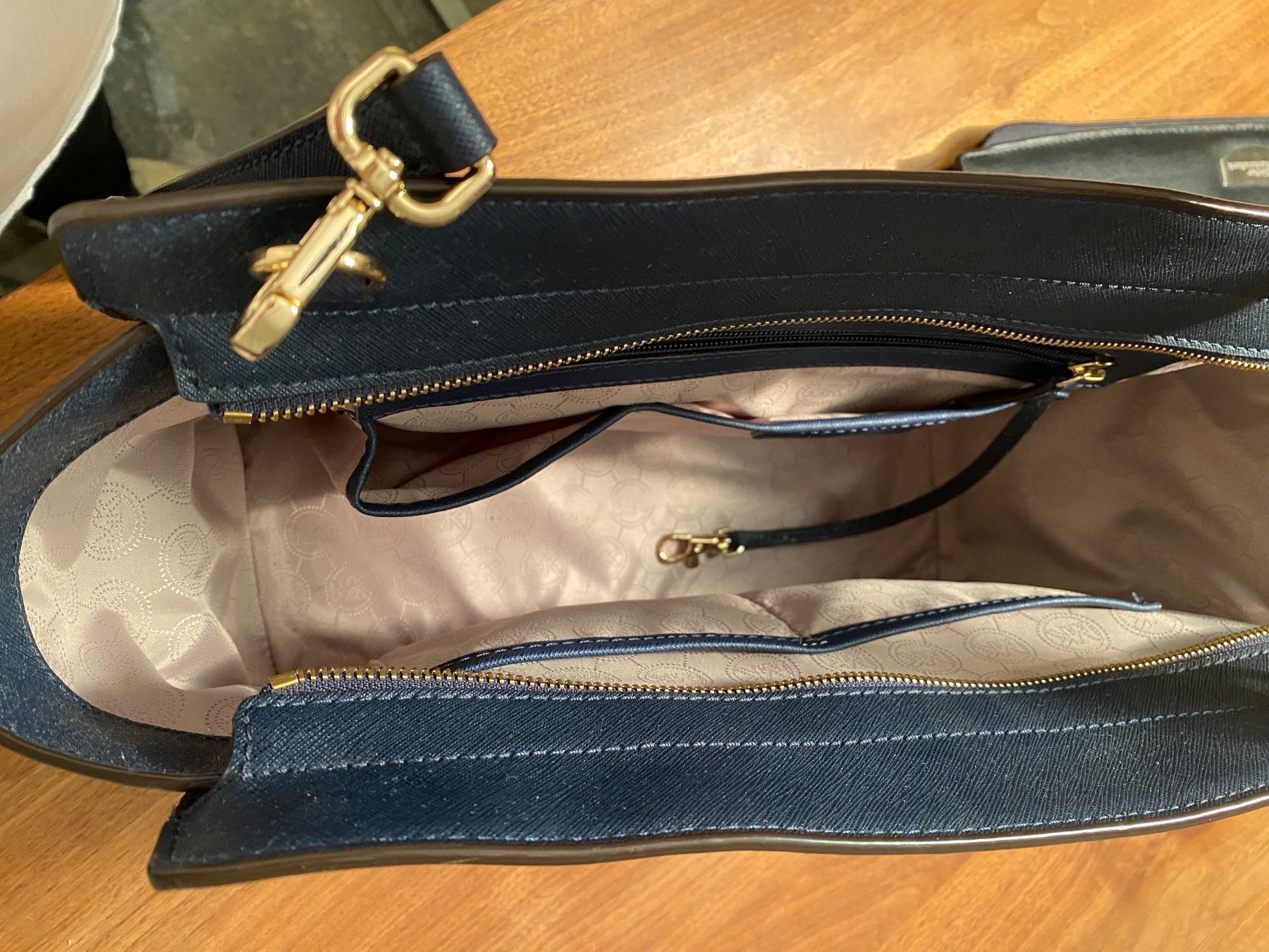 Michael Kors Taschen für Damen: Handtasche von Michael Kors Typ Selma – Gebraucht aus Schwyz von Trofana 4