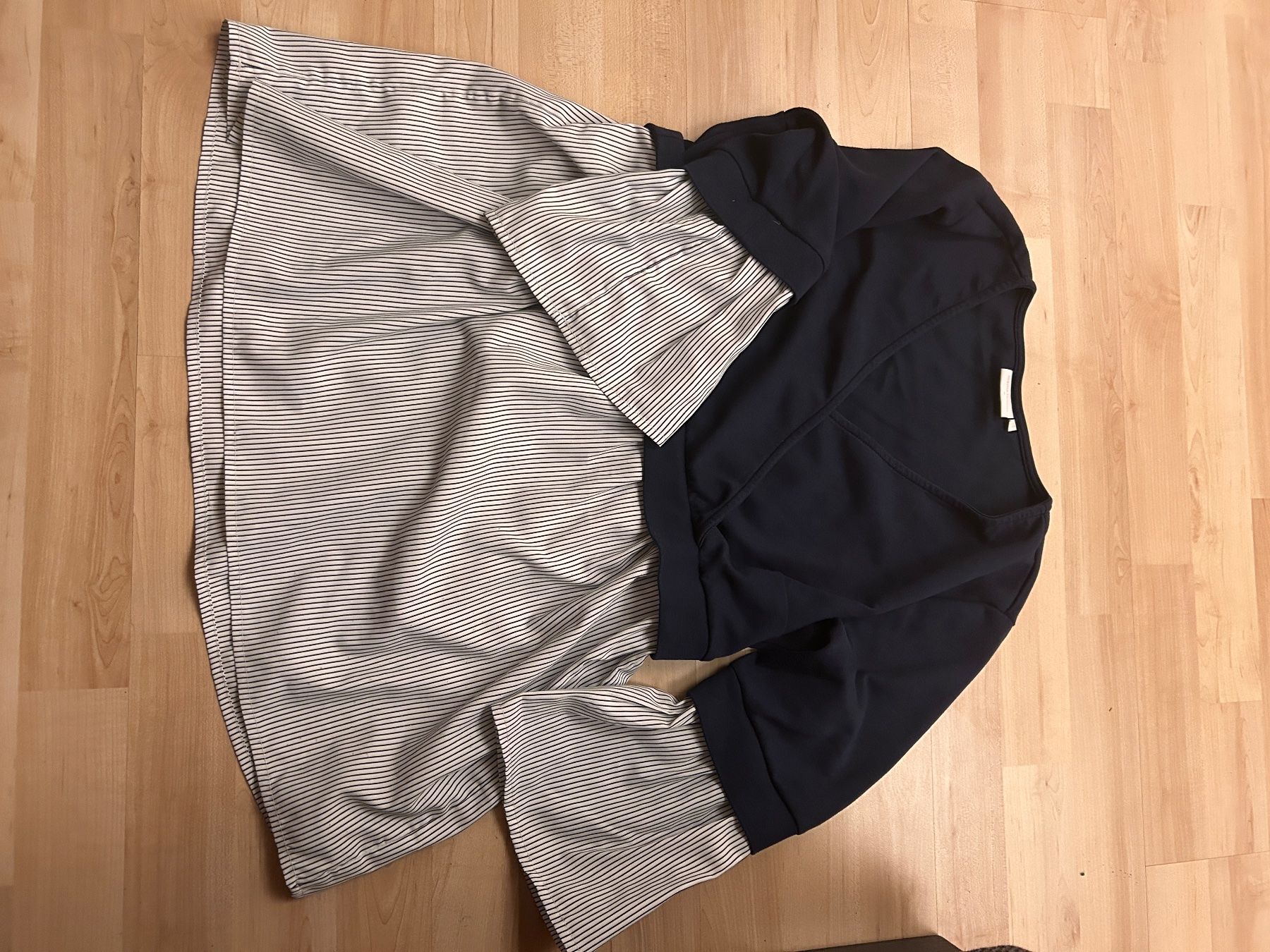 Lots de vêtements: Schwangerschafts - und Stillkleider – D'occasion à Frauenfeld par Mr.Brns 1