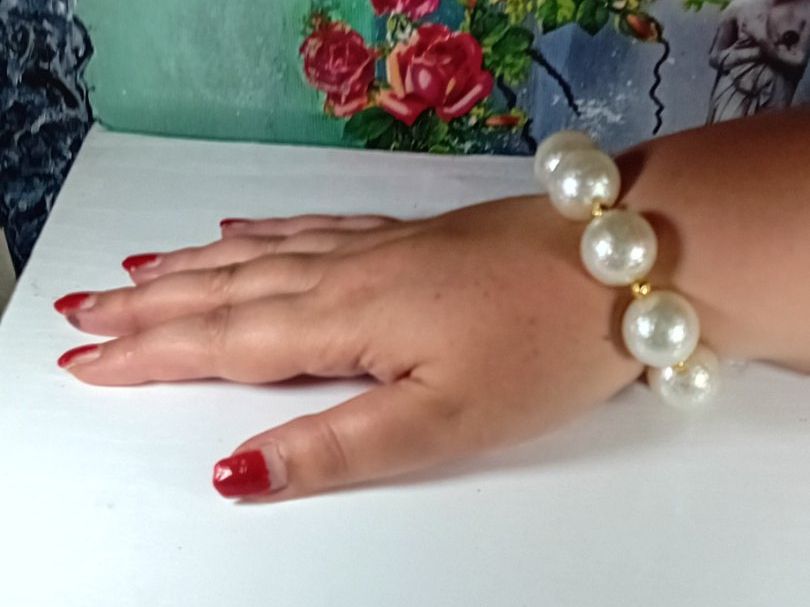 Bracelets: armband modeschmuck,,weiss,,,matt,,,elastisch – D'occasion à Basel par bij_5hqd 3