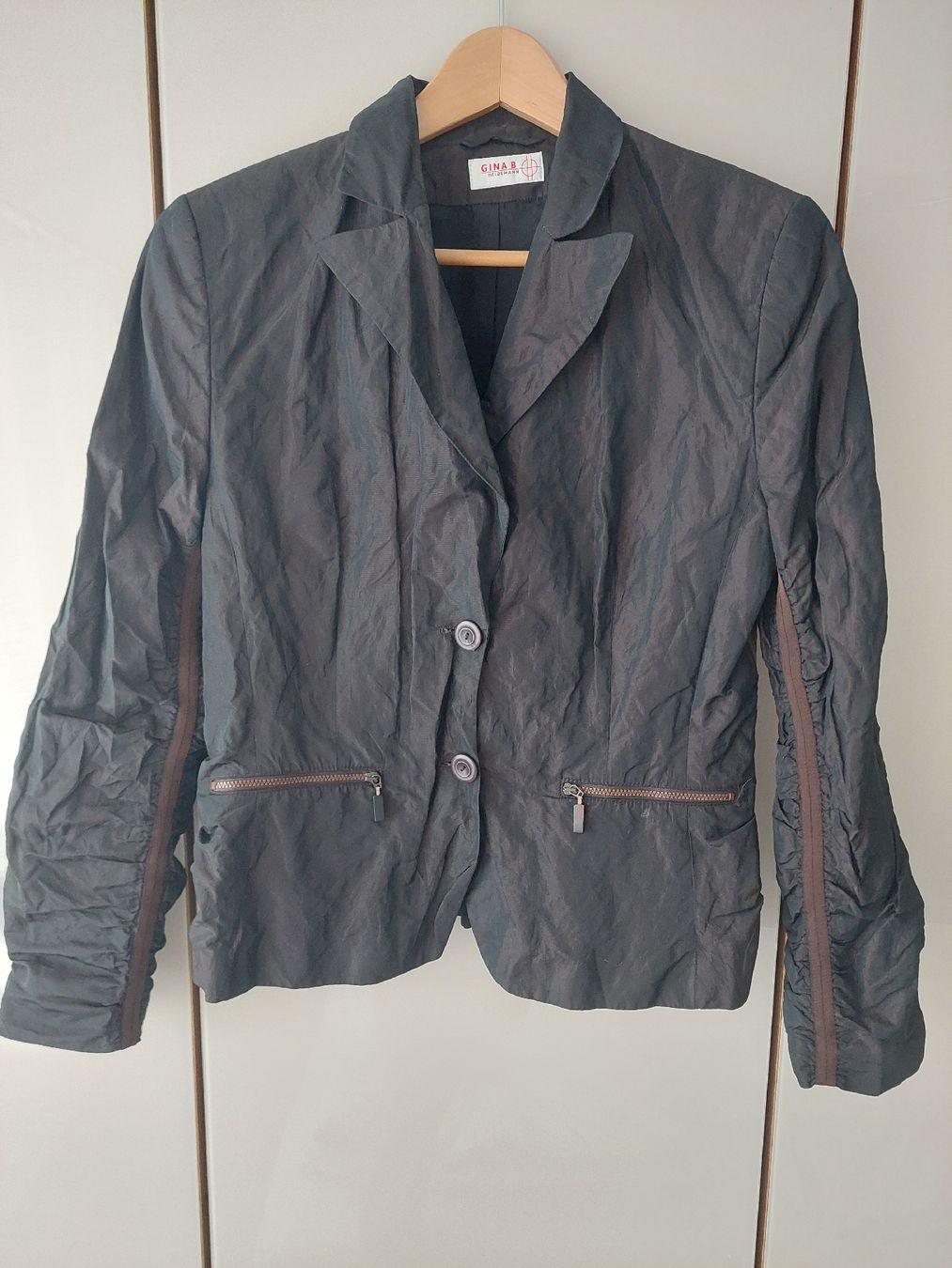 Jacken: Elegante Gina B. Jacke Gr. 40 – Gebraucht aus Flims Dorf von Truemorish