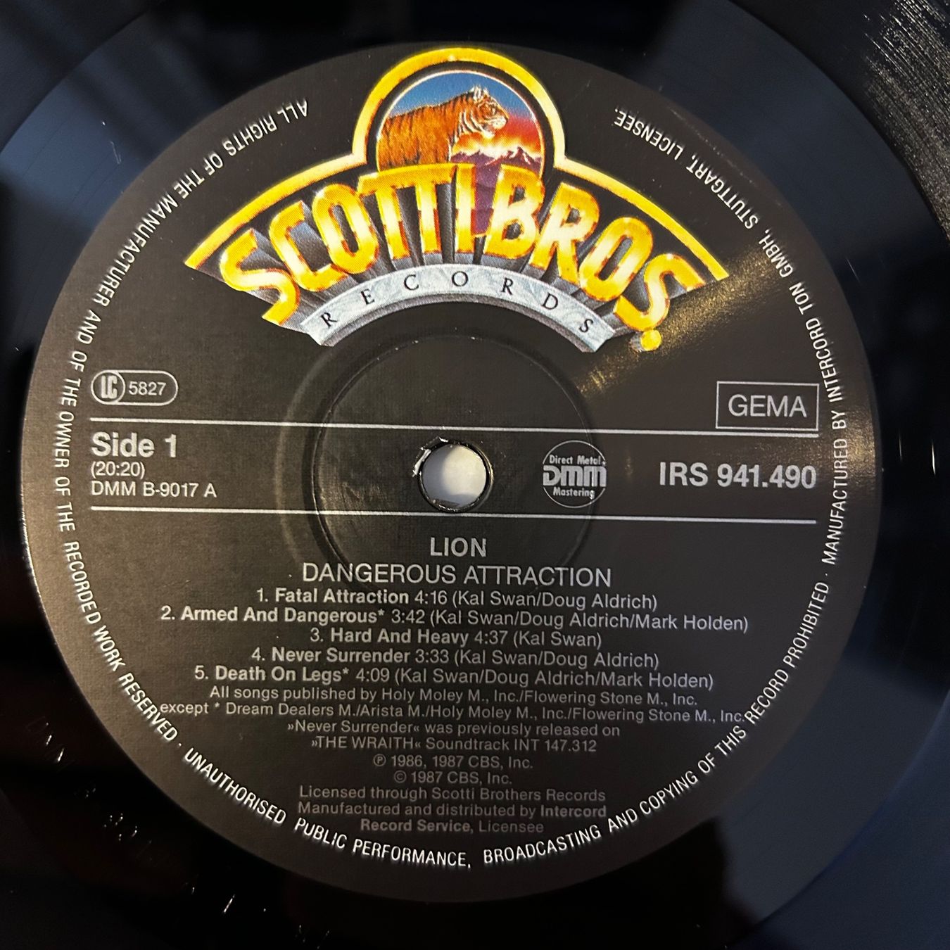 Dischi in vinile: LION - Dangerous Attraction, Vinyl Schallplatte – Usato da Aesch BL venduto da BlueMusicRecords 2