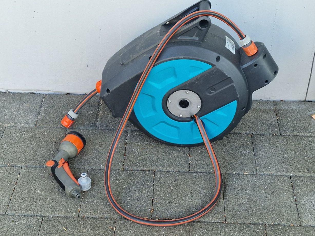 Gardena Tubi & Tubi flessibili: Gardena RollUp Wandschlauchbox 15m ohne Wandhalterung – Usato da Nussbaumen AG venduto da scrafafa 1