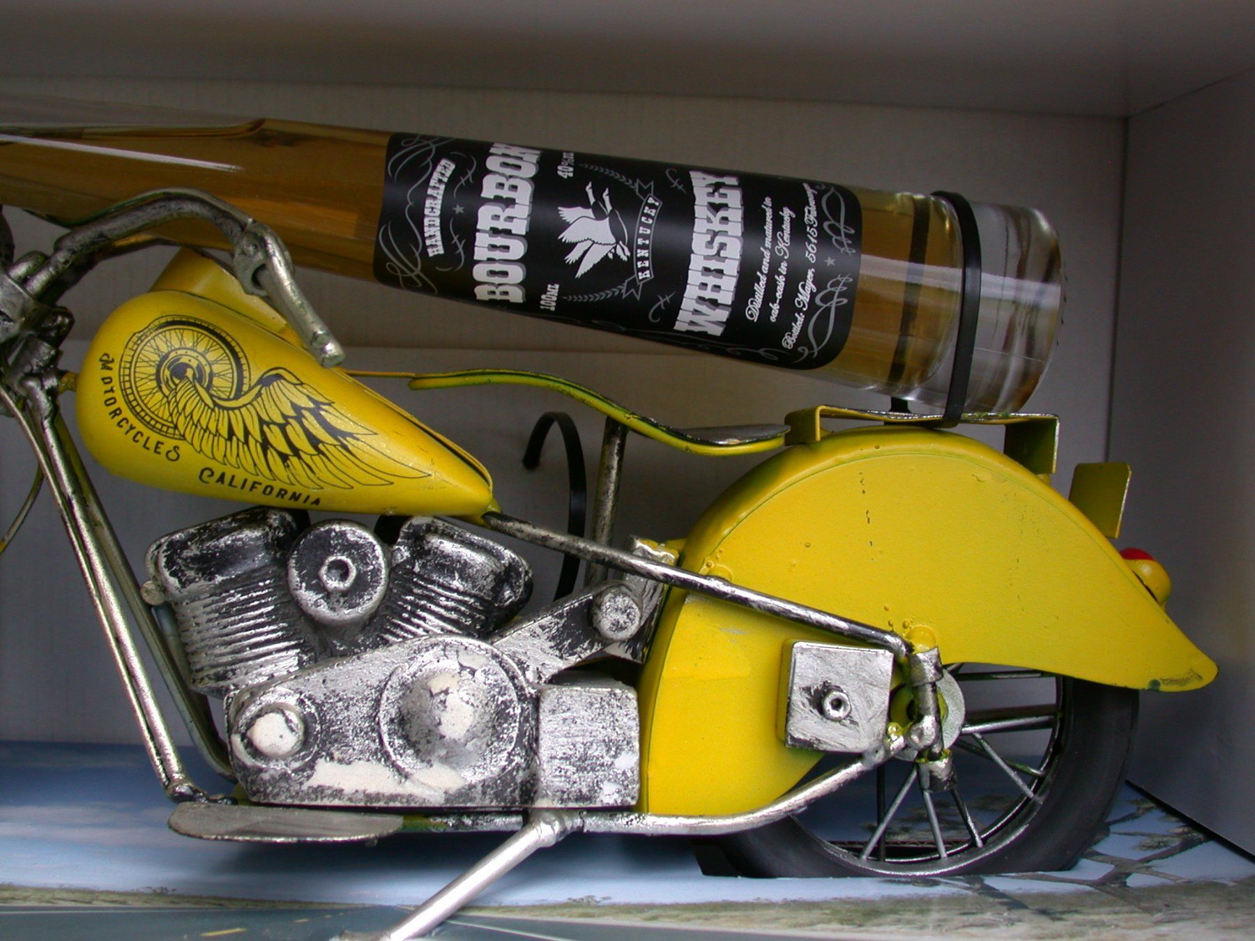 Kit di modellismo & Modellini statici: Harley Davidson Modell mit Whiskey – Nuovo e nell'imballaggio originale da Niederwil SG venduto da Beinhart954 3