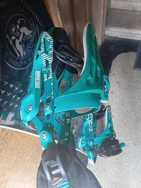 Boards: Snowboard GNU mit Bindung gebraucht guter Zustand – Gebraucht aus Basel von Petergunn 2