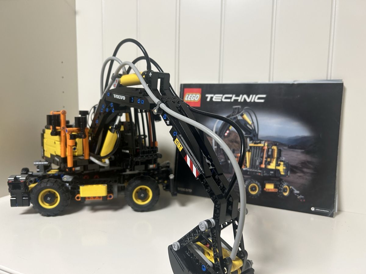 Lego Kit di costruzioni: LEGO Technic Volvo EW160E Bagger 42053 - mit Antriebe – Usato da Wegenstetten venduto da Pumukel85 1