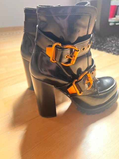 Damenschuhe: 2 Paar Jeffrey Campbell Statement-Boots – Gebraucht aus Walzenhausen von Jana013 1