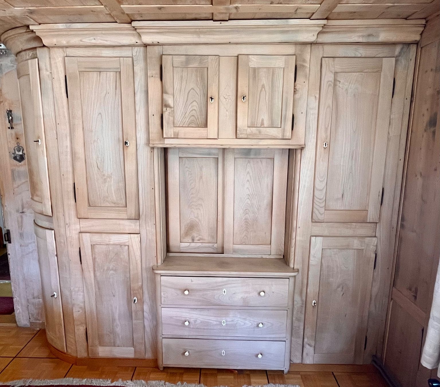 Büffets: Holzbuffet – Gebraucht aus Muotathal von sch_h6cz