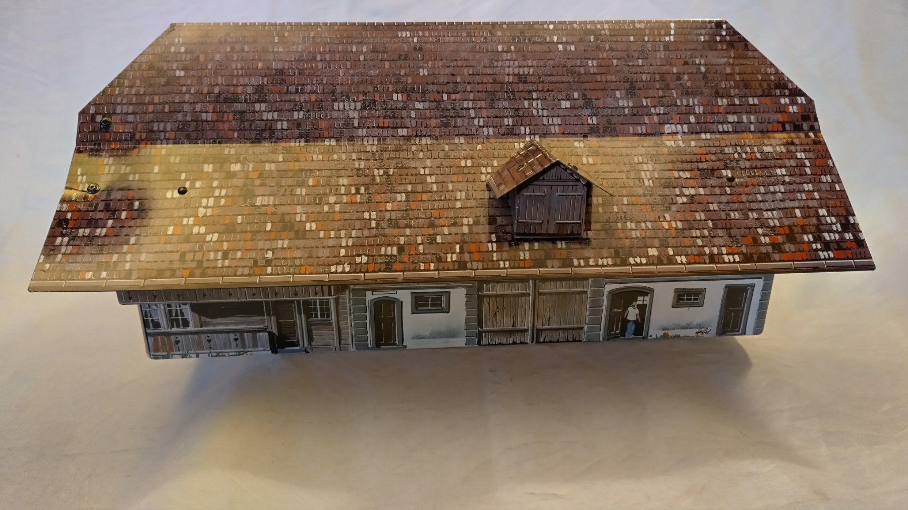 Altro in Decorazioni & Accessori: Grosse Blechdose "Bauernhaus" / Läckerli Huus Basel – Usato da Bellach venduto da JingleJerry 4