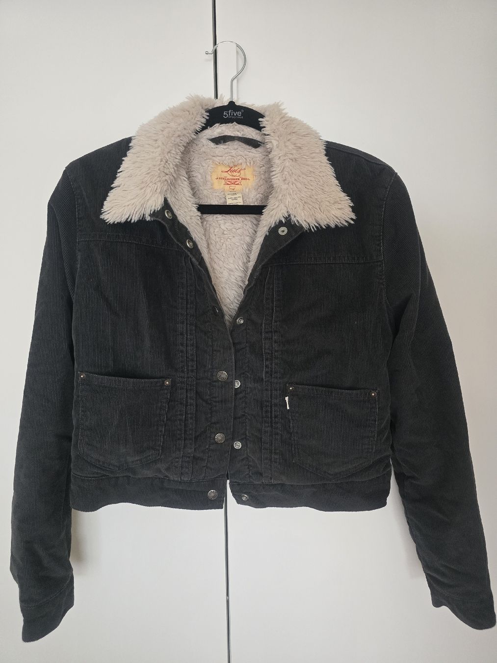Levi's Giacche: Levi's Jacke schwarz mit Fellfutter Gr. L eher M – Usato da Thalwil venduto da Nikkita2