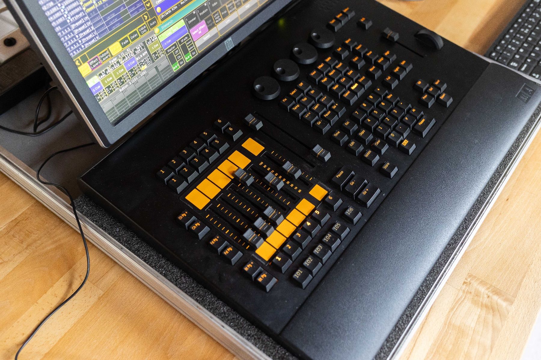 Console di mixaggio: Grand MA 2 onPC command wing inkl. Touchscreen, MA Lightning – Usato da Stettfurt venduto da 2442 2