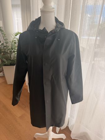 Peak Performance Regenmantel Schwarz Gr. XS – Raincoat