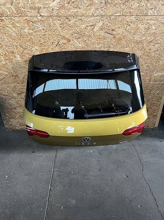 VW Tutti pezzi di ricambio auto: Heckklappe zu VW T-Roc – Usato da Safenwil venduto da vw-teile
