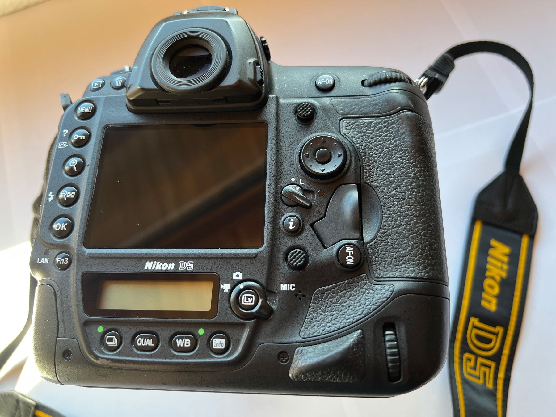 Nikon Fotocamera: Nikon D5    82096 clic. + accessoires – Usato da Epagny venduto da gen_9jk6 1
