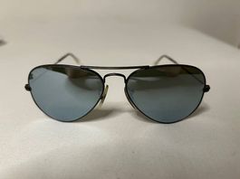Ray-Ban Aviator originali vintage con custodia originale.