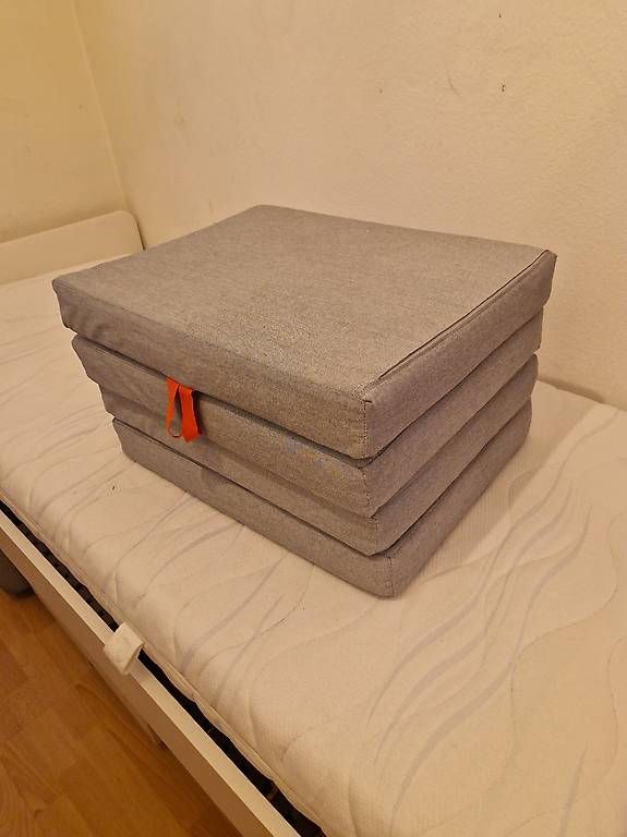 Lits: Malm Bett 90x200 mit Matraze – D'occasion à Rüti ZH par Jebe79 1
