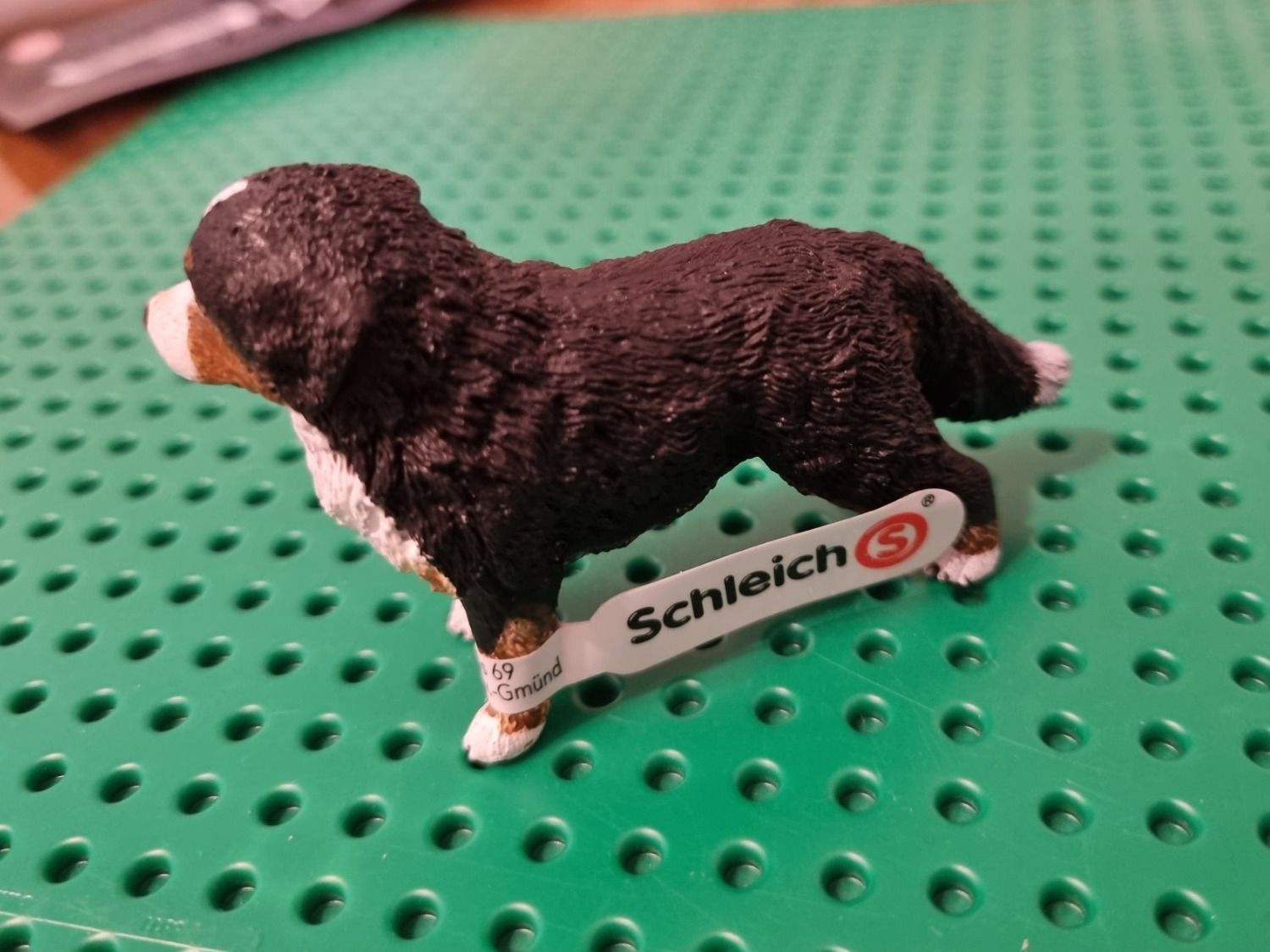 Schleich Statuette: Schleich Berner Sennenhündin stehend – Nuovo e nell'imballaggio originale da Basadingen venduto da NekoBricks 2