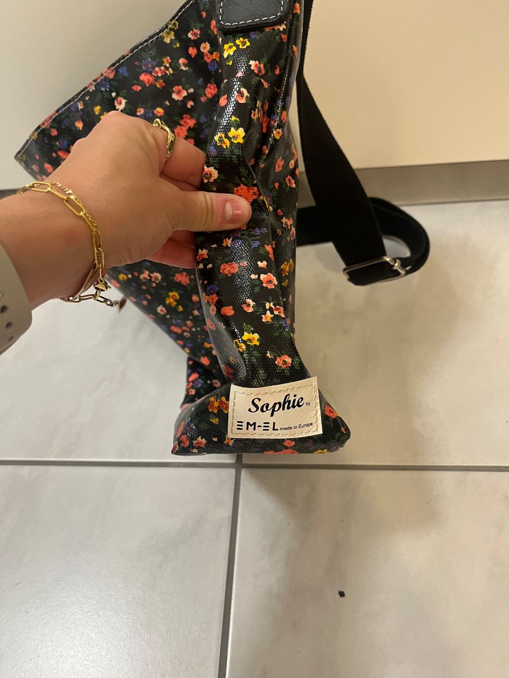 Sacs femmes: Sophie Umhängetasche – D'occasion à Andwil SG par sas_m9tn 2