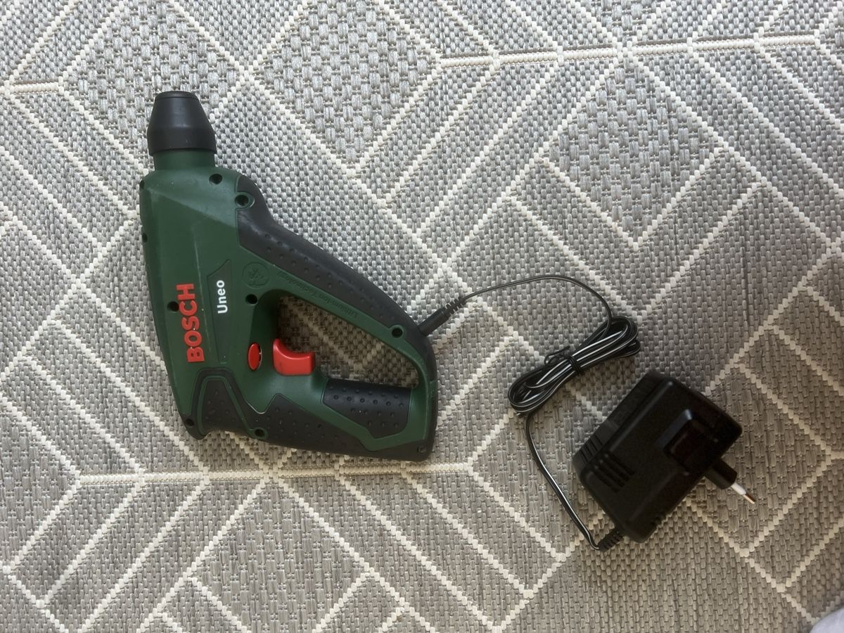 Bosch Bohrmaschinen: Bosch Uneo Akku-Bohrmaschine – Gebraucht aus Urtenen-Schönbühl von mit_q9fb 1