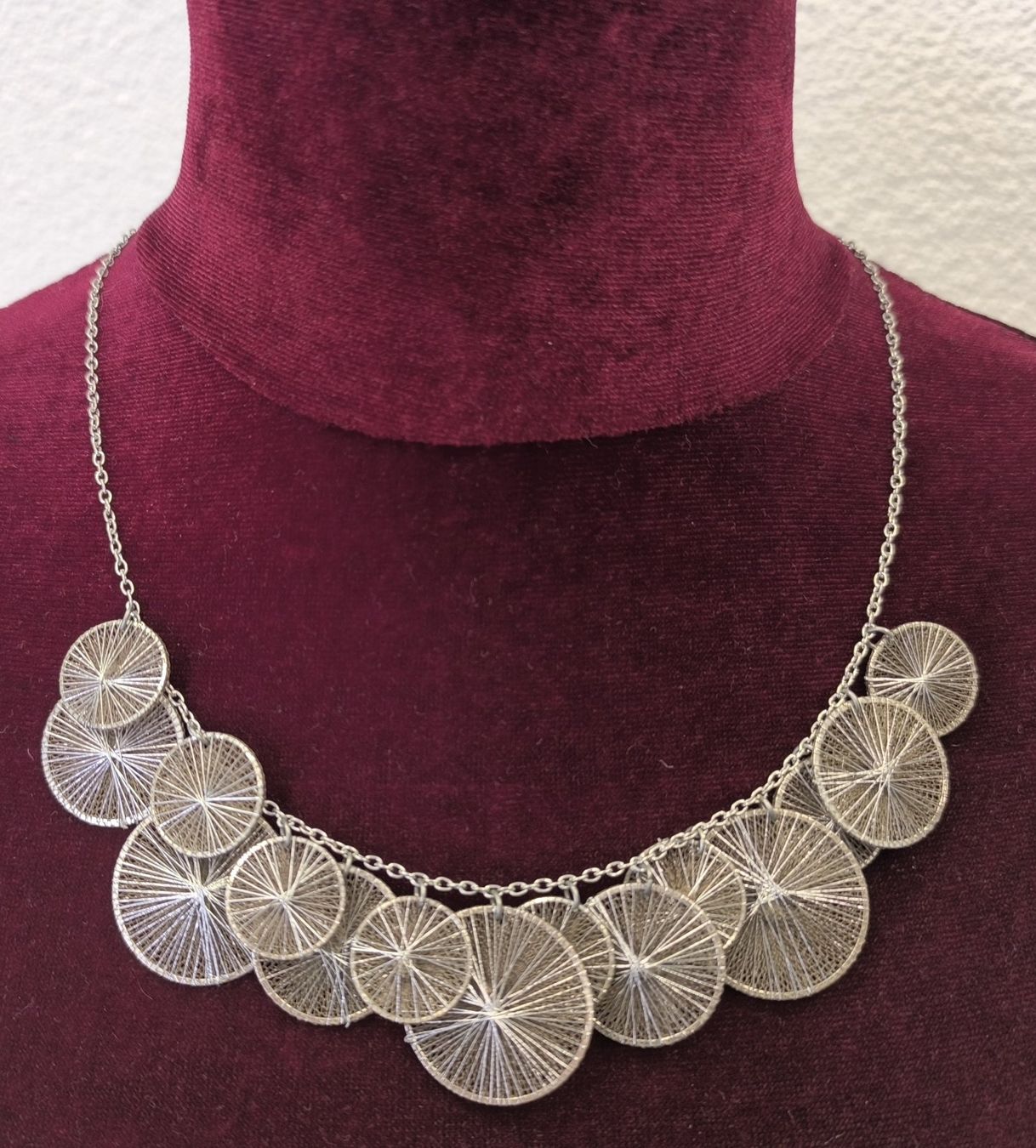 Colliers: Filigranes Bib-Collier – D'occasion à Rüti ZH par Restwert_Rueti_ZH