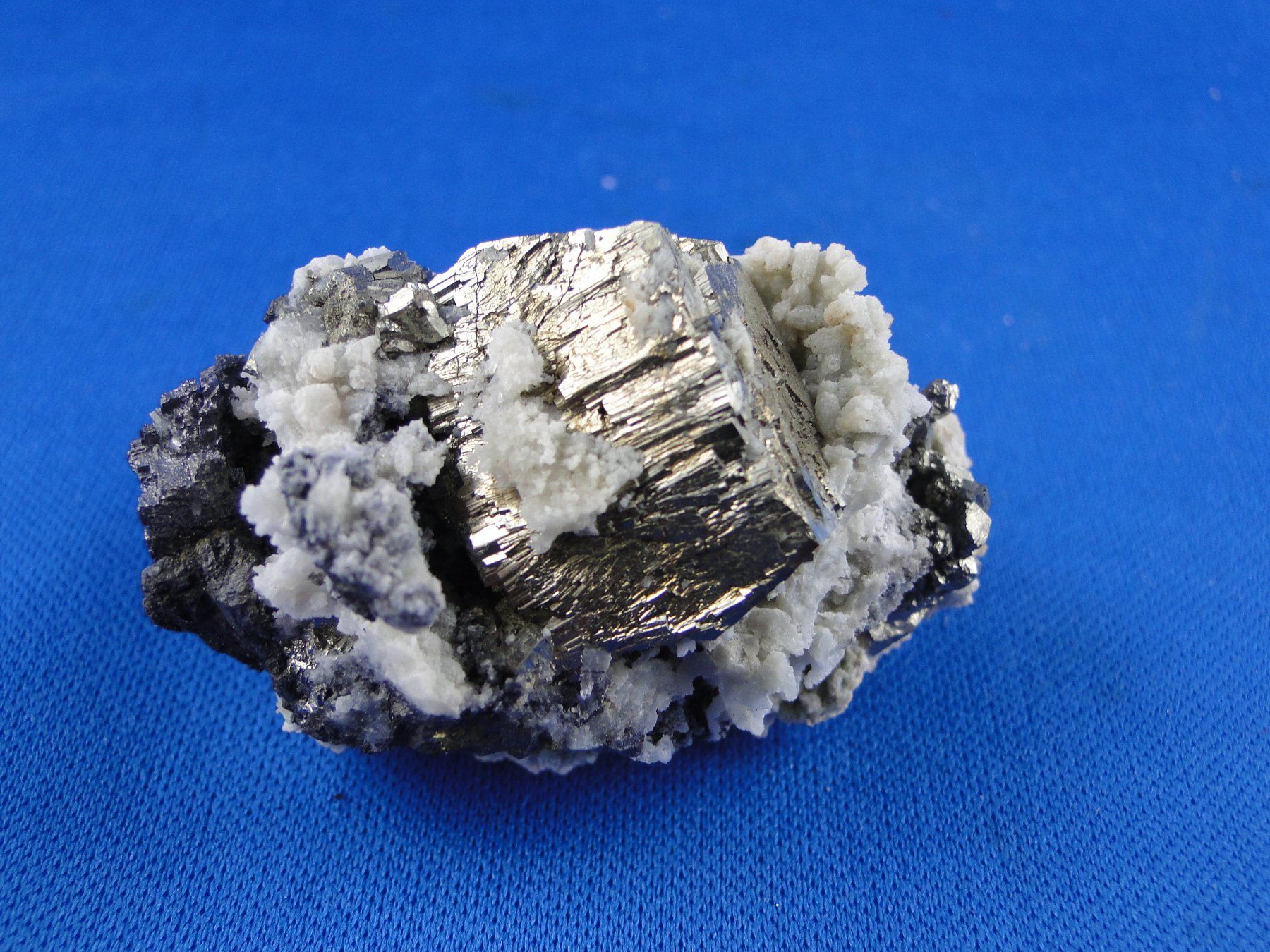 Minerali & Pietre curative: Pyrit-Schwimmer – Usato da Schinznach Bad venduto da Demerald 3