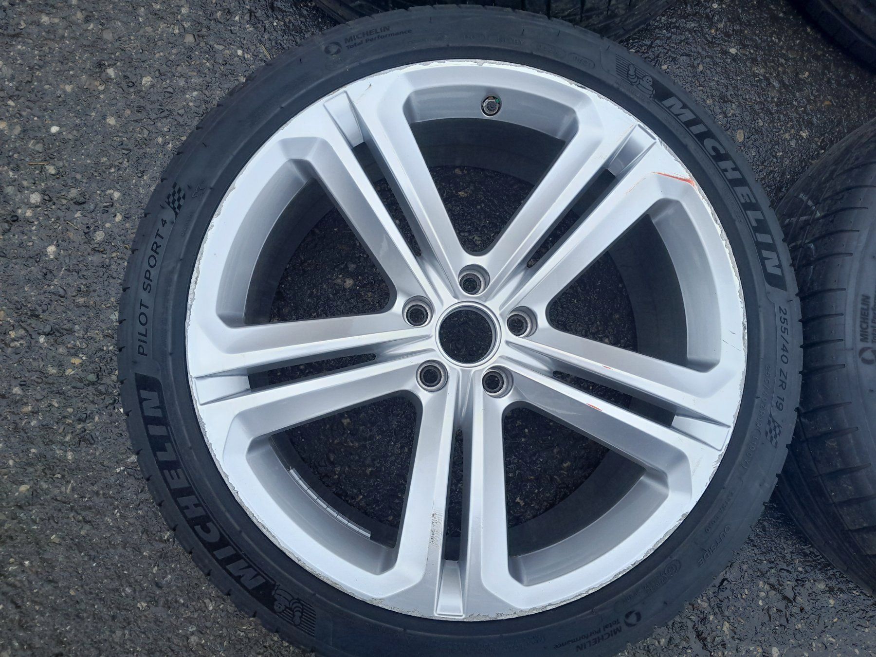 Volkswagen Pneumatici & Ruote complete: Komplettrad Mallory VW Tiguan – Usato da Menzingen venduto da Staub-Landtechnik 3