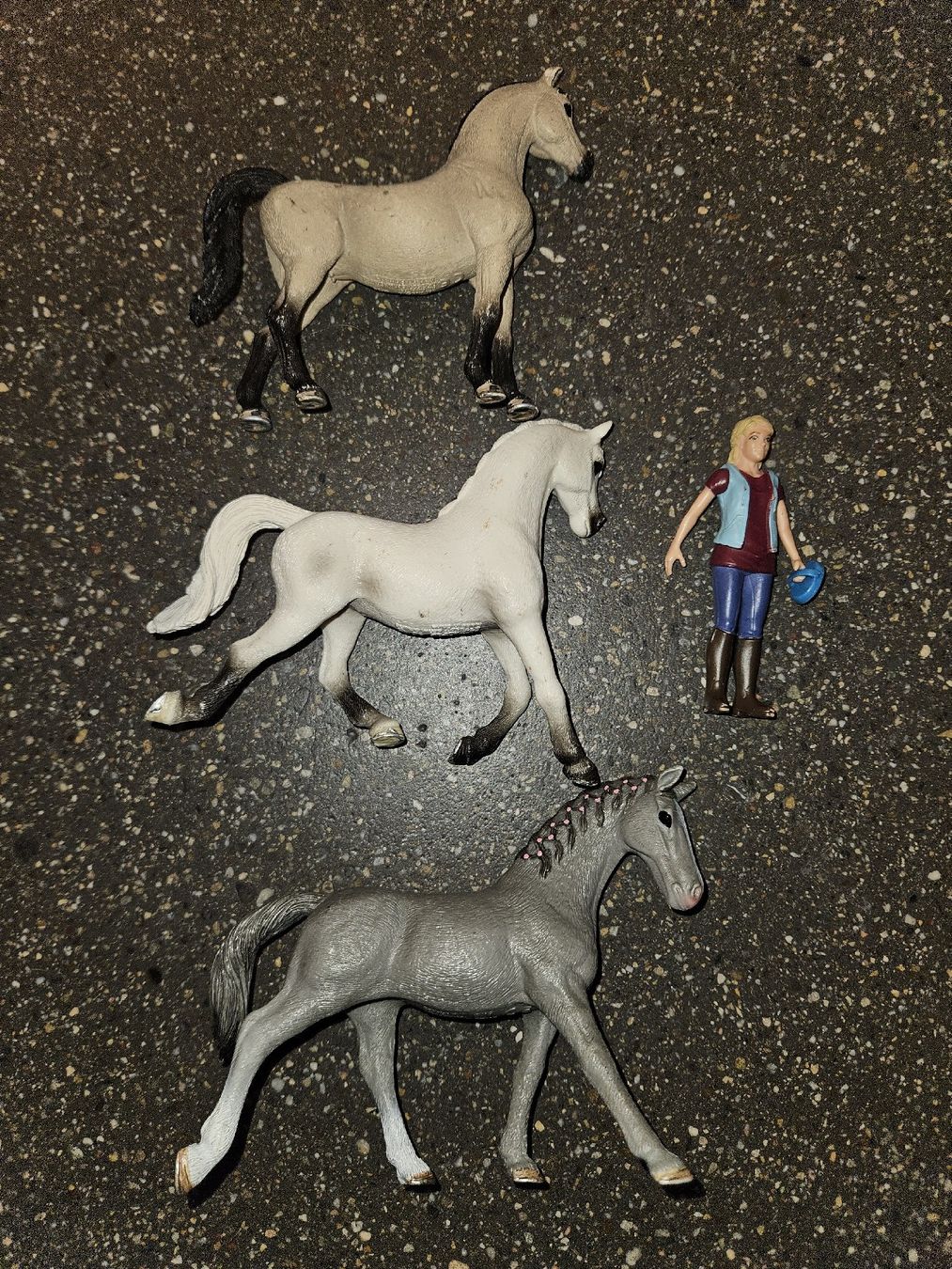 Schleich Giocattoli: Schleich Set 3 Pferde und 1 Figur  – Nuovo (secondo la descrizione) da Anwil venduto da tamoos 1