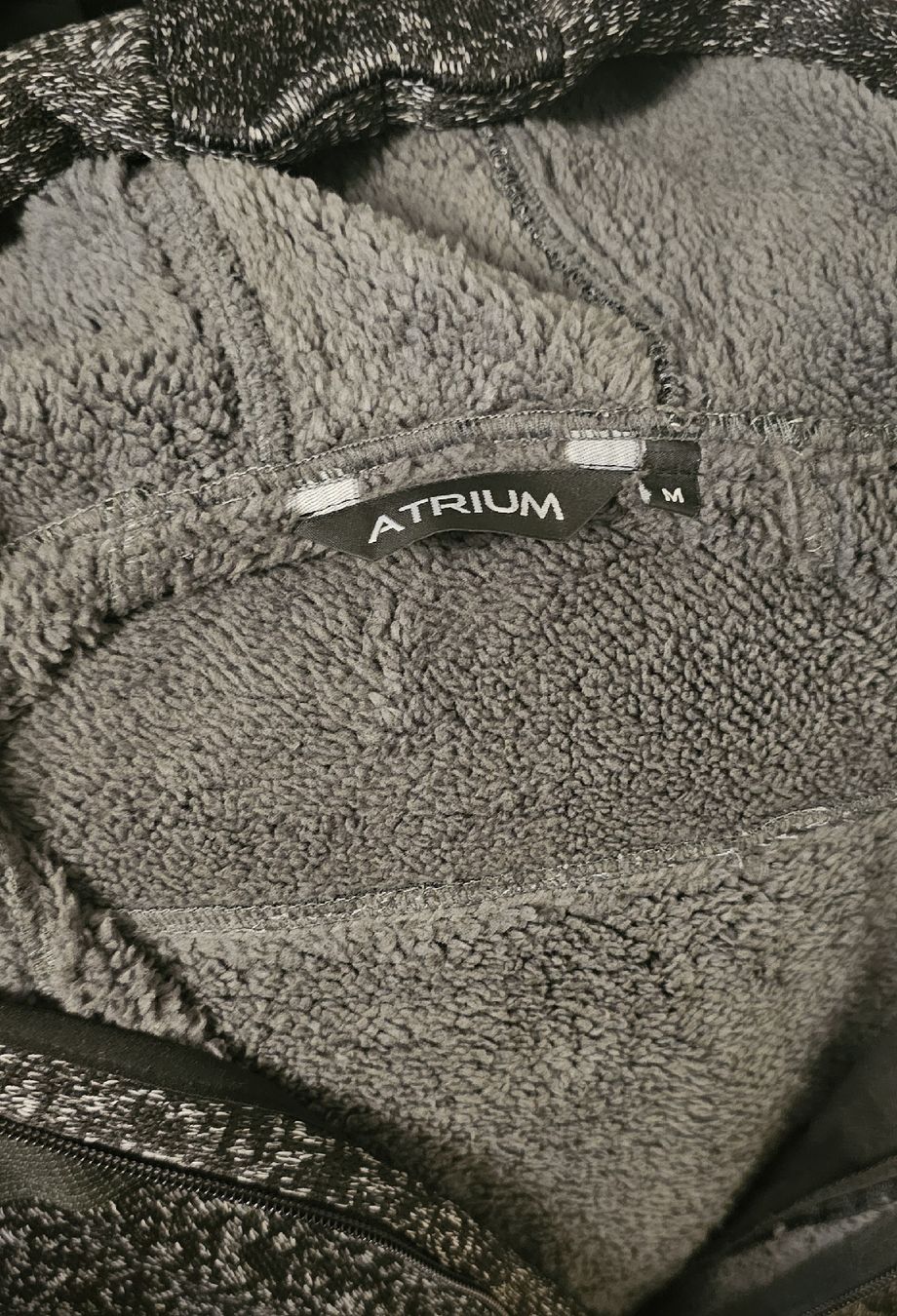 Jacken: Atrium Strickfleece Jacke mit Kapuze, Grau-Schwarz, Gr. M – Gebraucht aus Langenthal von SecondChanceShop 2