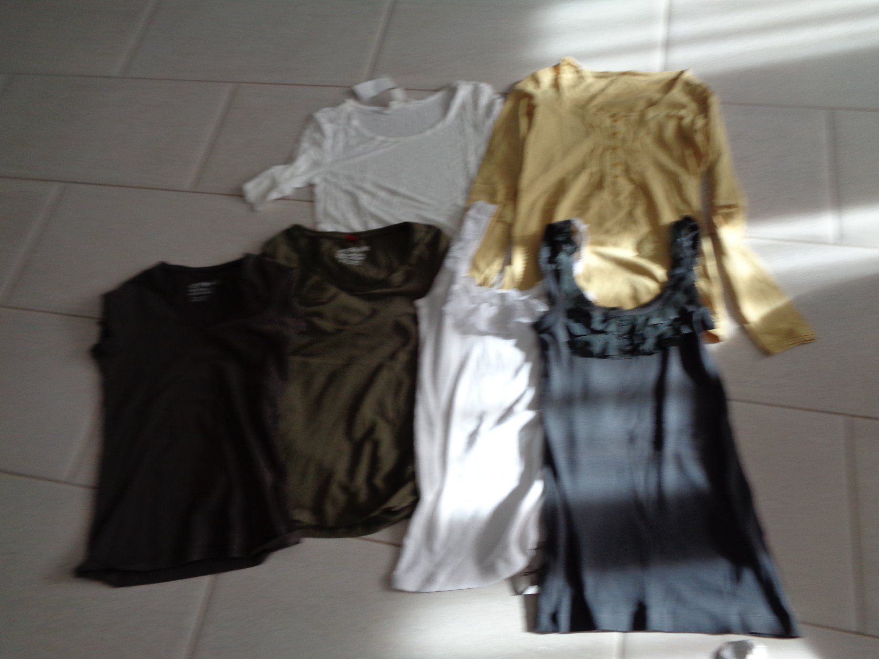 Lotti di vestiti: KLEIDER PAKET GR.XS/S – Usato da Rotkreuz venduto da Samballi
