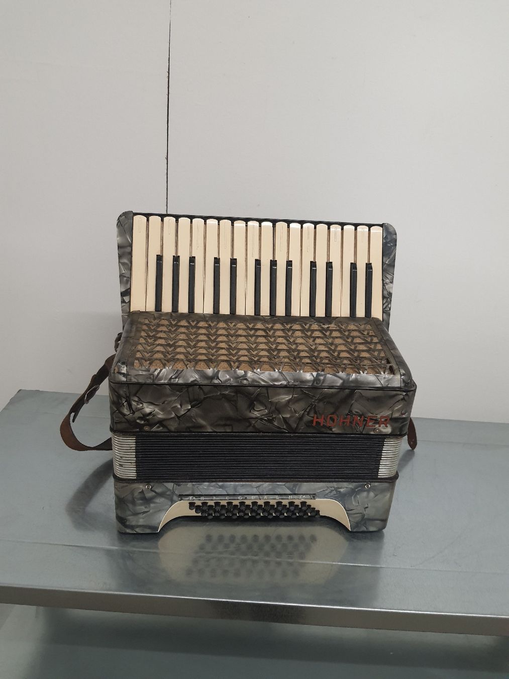 Hohner Musikinstrumente: accordéon hohner à piano  – Gebraucht aus Pont-de-la-Morge von Mirabelle0 5