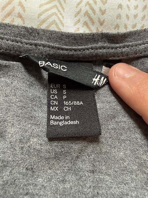 T-shirts: Basic Shirt Grösse S – D'occasion à Zürich par joe_9lm9 1