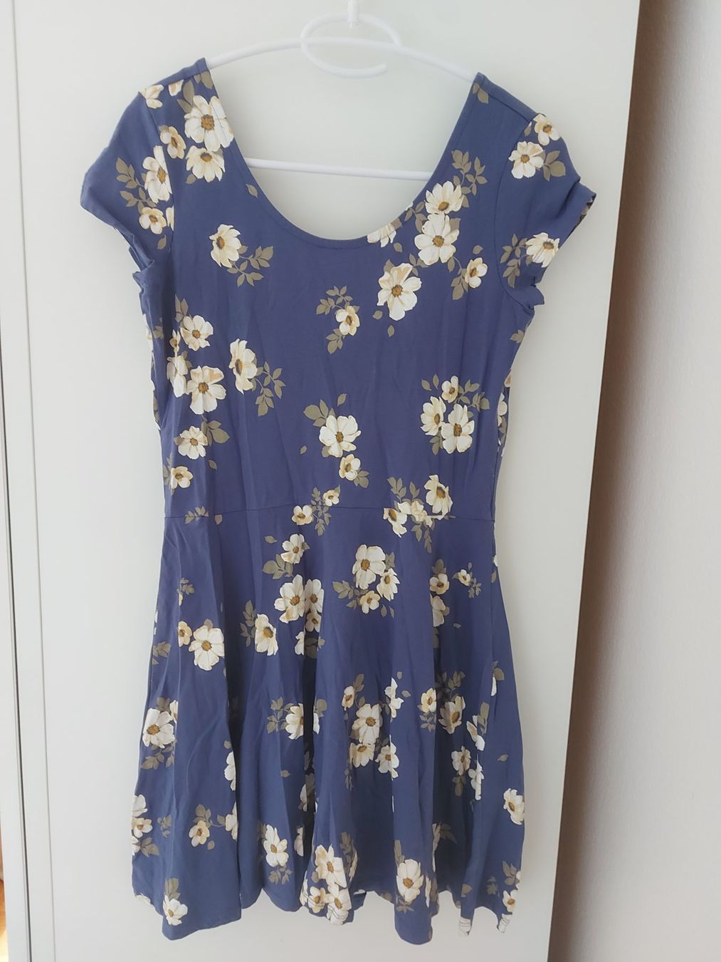 C&A Kleider: Robe patineuse à fleurs – Neu (gemäss Beschreibung) aus Le Mont-Pèlerin von jux_x96b