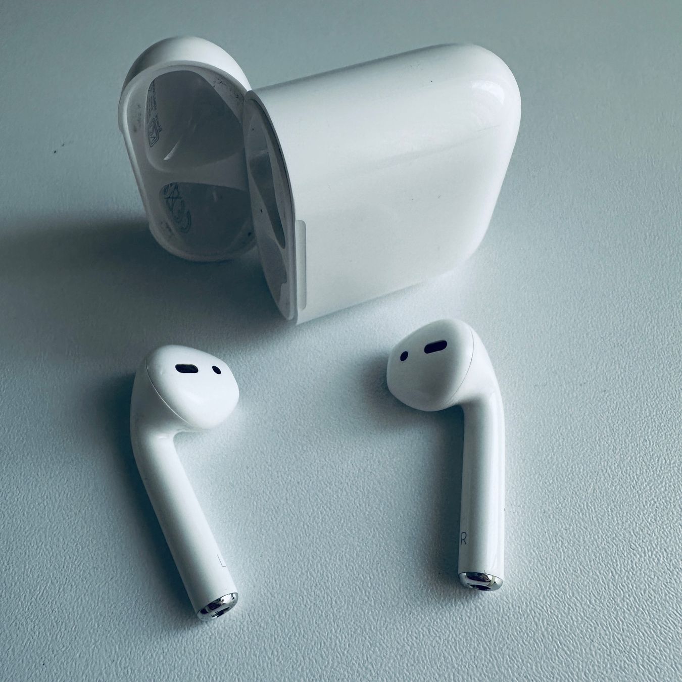 Apple Cuffie: Original Apple AirPods 2 Kopfhörer Wireless Lightning Kabel – Usato da Basel venduto da MY.AIRPODS.SHOP 2