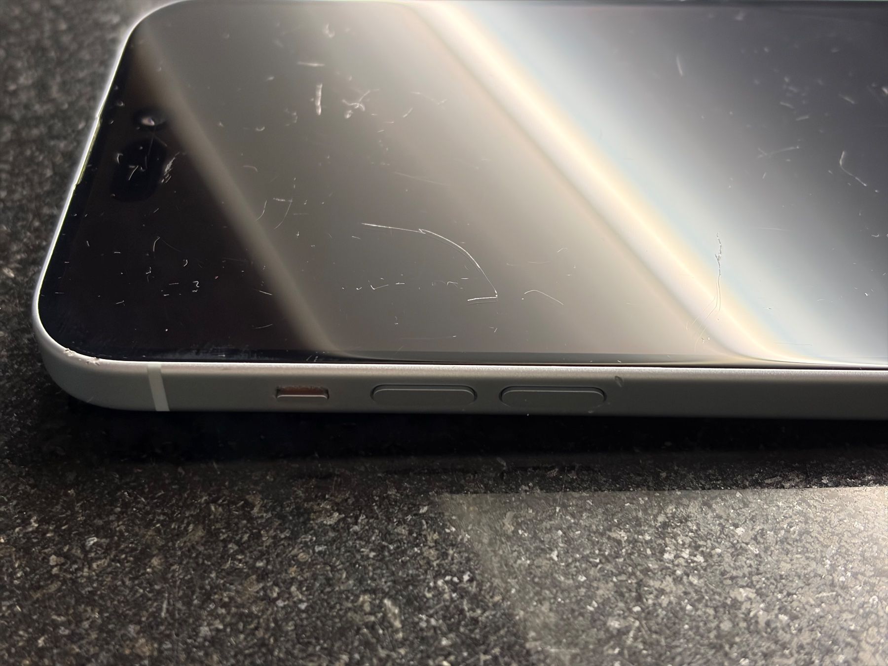 Apple Telefoni cellulari / Smartphones: iPhone 15 Plus, Bildschirm beschädigt, funktioniert einwandf – Usato da Zollikon venduto da Ostendo 5
