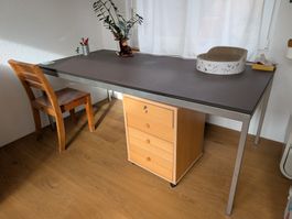 Hochwertiger Schreibtisch / Arbeitstisch