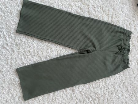 Pantalon C&A vert kaki taille 158