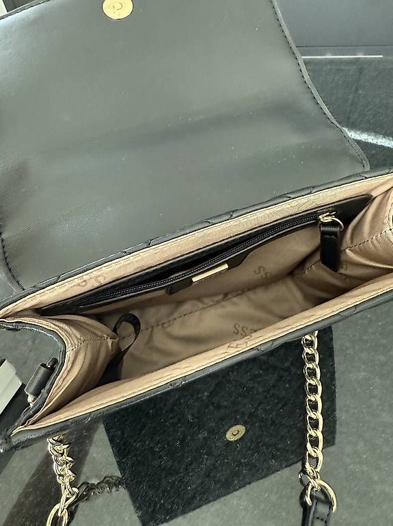 Guess Borse da donna: GUESS Handtasche & Geldbeutel – Usato da Wasen im Emmental venduto da cyn_fd6l 2