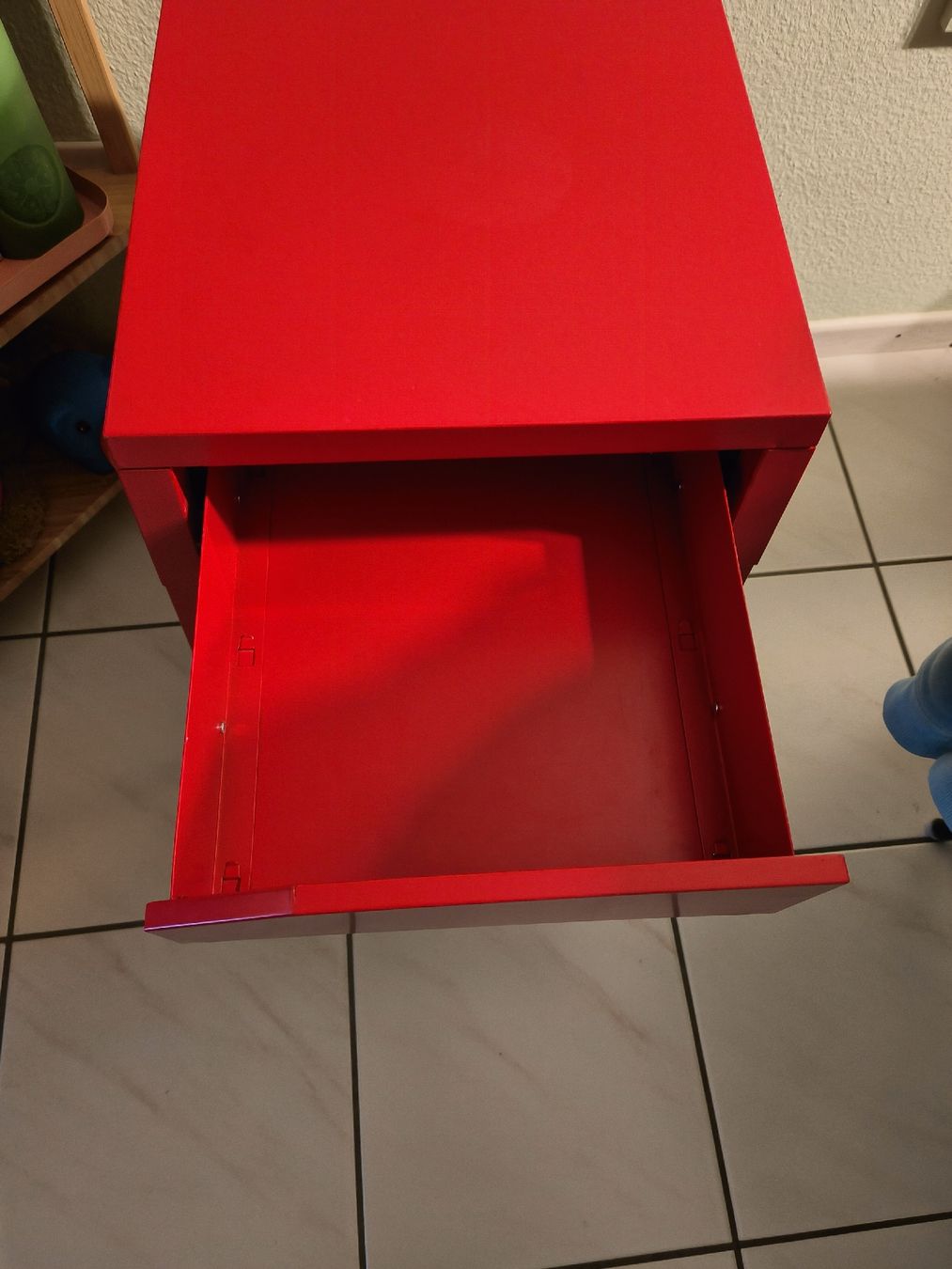 Comodini: Ikea Metall Nachttisch rot – Usato da Obfelden venduto da Alf2005 5