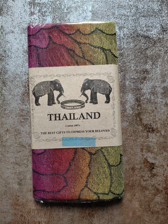 Schal aus Thailand, neu und unbenutzt
