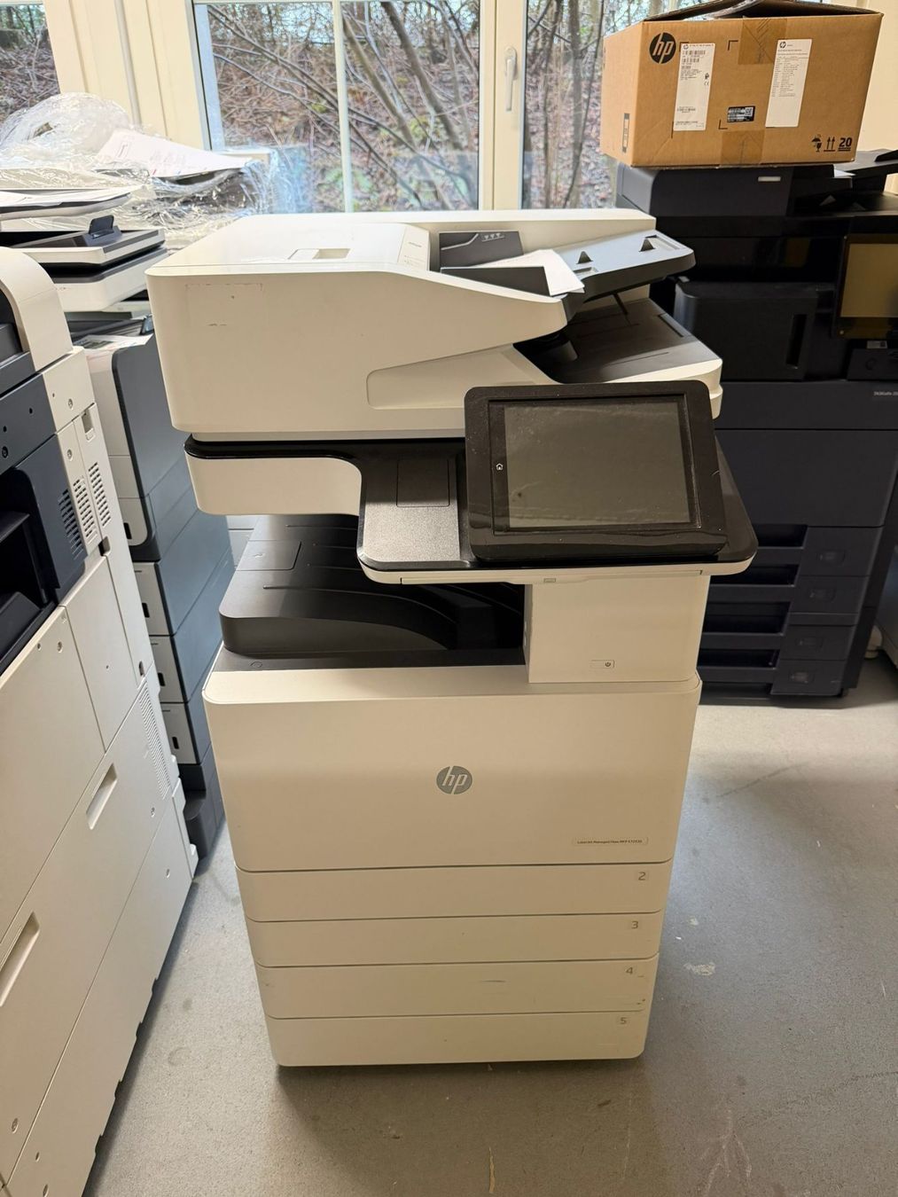 Hewlett Packard Stampanti: HP E72535 A3 Schwarzweiss Kopierer Scanner Drucker – Usato da Dottikon venduto da refurbished-IT 1